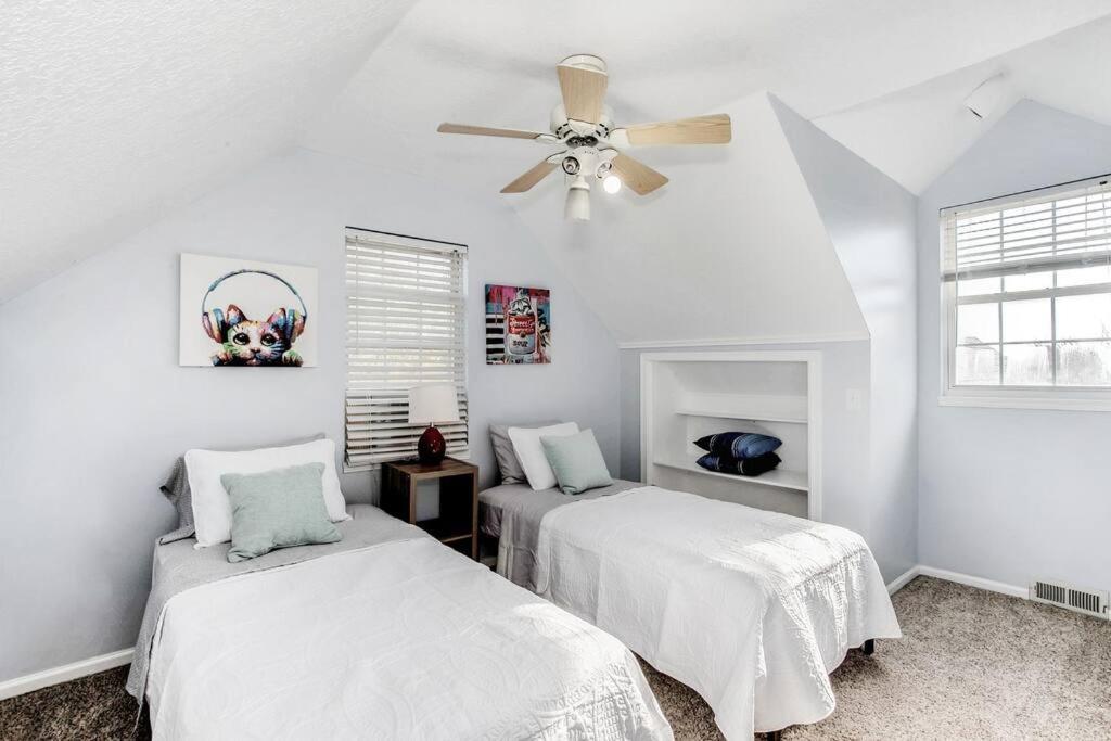 Wow! Spacious Retreat & Amazing Yard 2400+4Bd/3Bth Wichita Kültér fotó