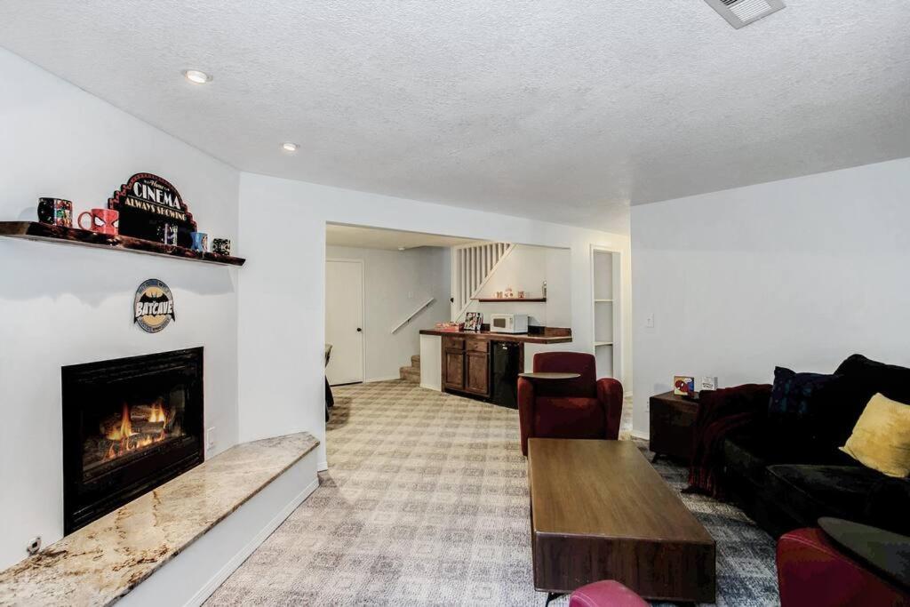 Wow! Spacious Retreat & Amazing Yard 2400+4Bd/3Bth Wichita Kültér fotó