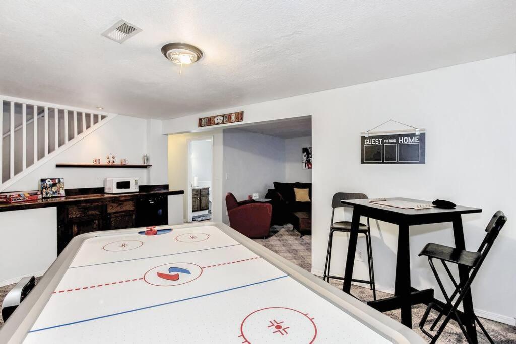 Wow! Spacious Retreat & Amazing Yard 2400+4Bd/3Bth Wichita Kültér fotó