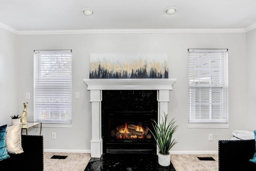 Wow! Spacious Retreat & Amazing Yard 2400+4Bd/3Bth Wichita Kültér fotó